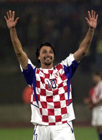 电讯报：纽卡可能无法在冬窗签下阿尔克马尔中场斯密特（电讯报：纽卡冬窗追阿尔克马尔中场斯密特恐难成行）