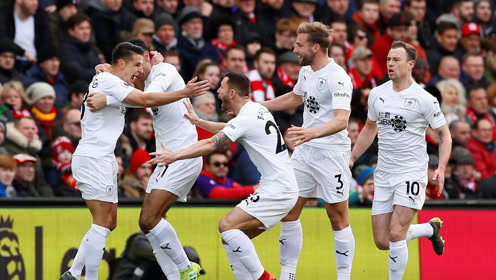 西甲第16轮观赛指南：阿隆索迎帅位保卫战；巴萨盼拉开差距（西甲第16轮前瞻：阿隆索保帅关键战，巴萨力争扩大分差）