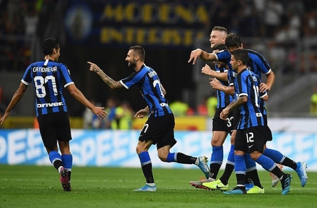 传闻：曼联和米兰球探现场考察18岁雷恩高中锋梅特（曝曼联与米兰派球探现场考察雷恩18岁中锋梅特）