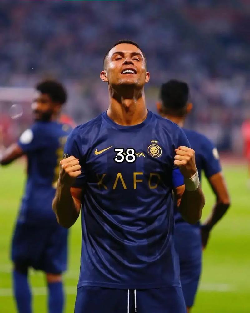 罗马诺：凯恩完全专注于拜仁，双方即将进行续约谈判（罗马诺：凯恩心无旁骛投身拜仁，续约谈判即将启动）